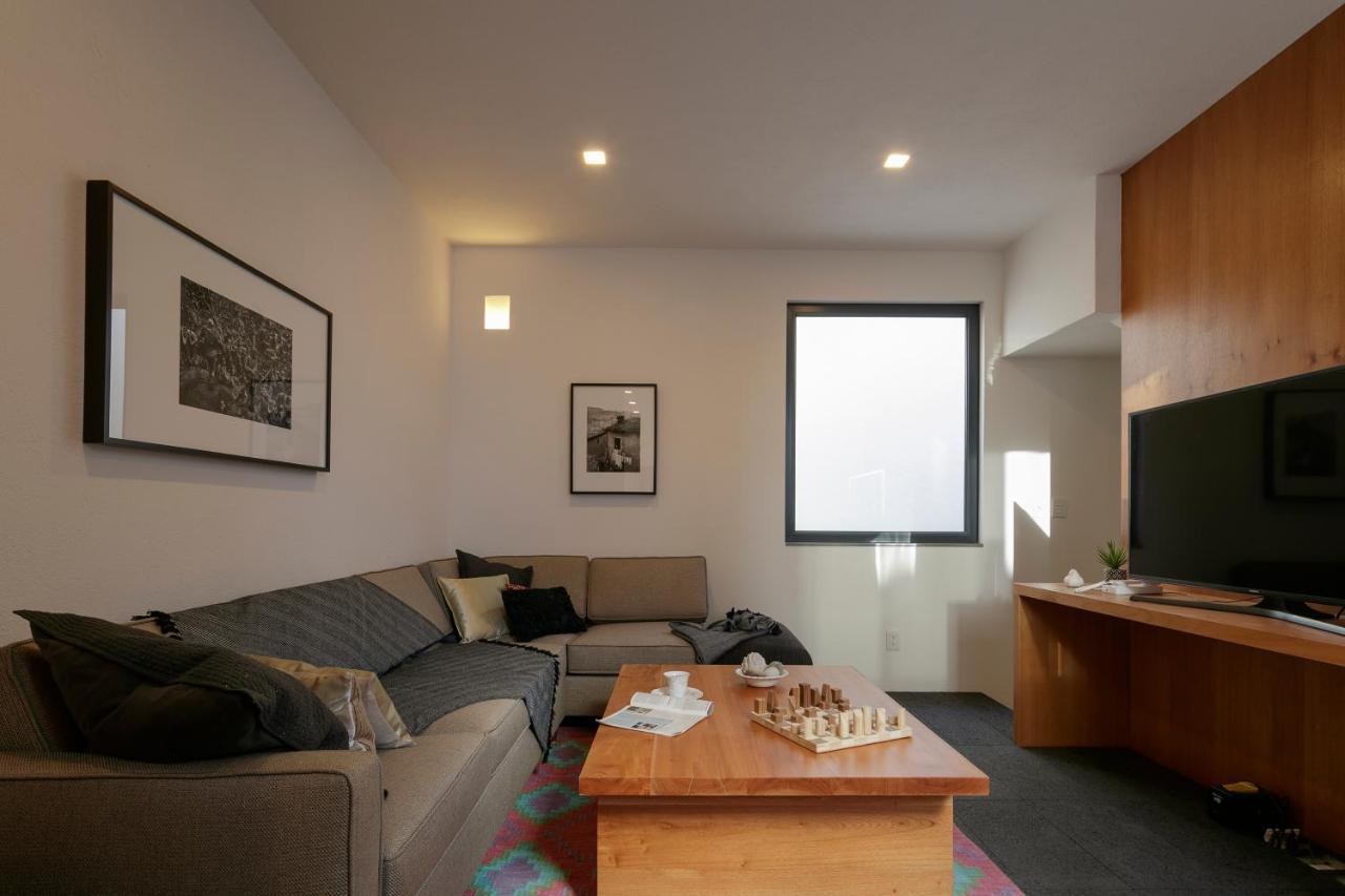 Suites Everness Guadalajara Eksteriør bilde